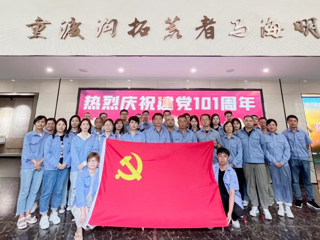 向先進(jìn)學(xué)習(xí)，向楷模致敬