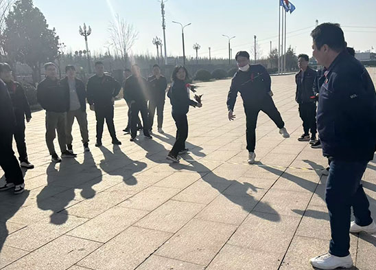 凝心聚力強(qiáng)堡壘，勇毅前行開新局